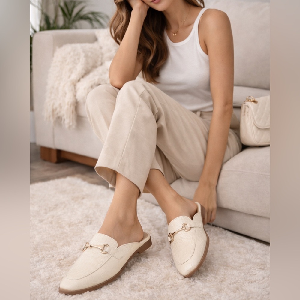 ✨ Old Navy Cream Croc‎ Mule Loafers Gold Hardware NWT 7 ✨